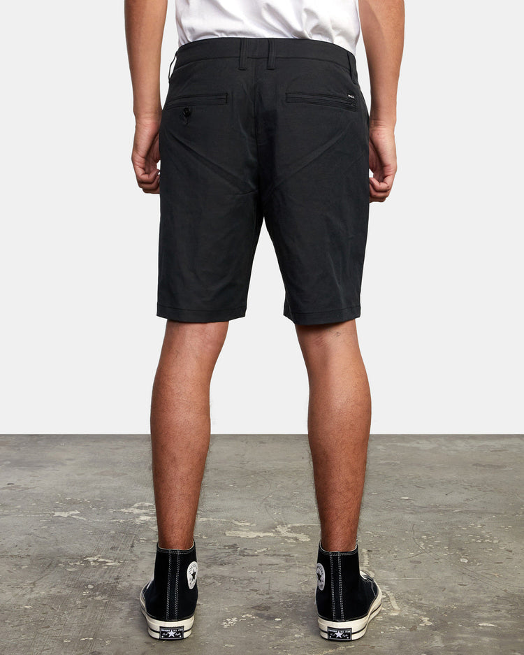 Back In Hybrid 19" Shorts - Black