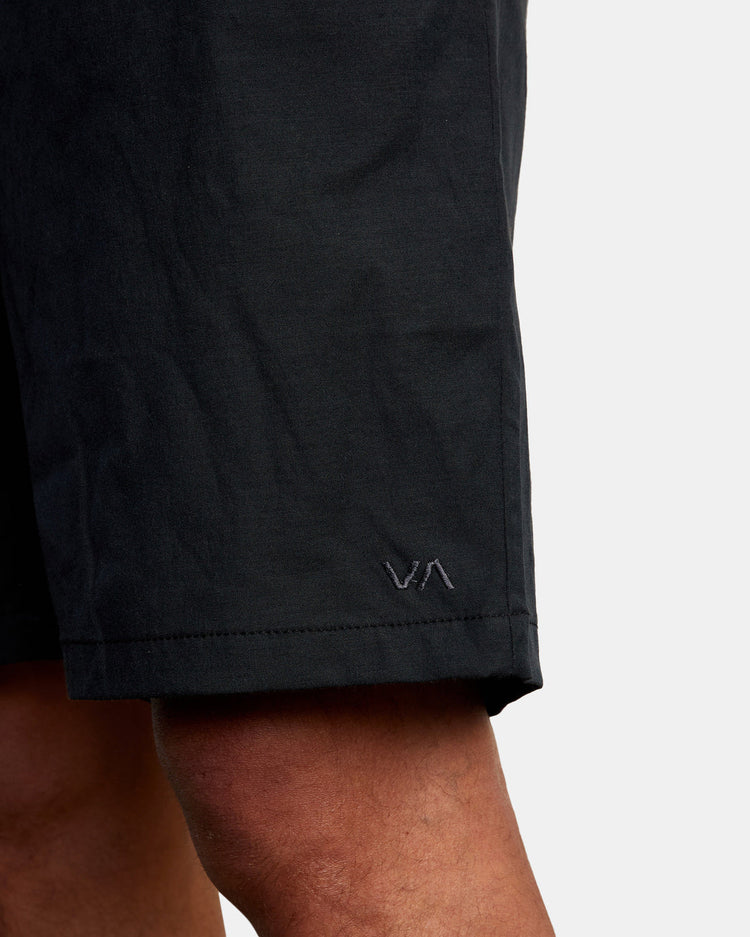 Back In Hybrid 19" Shorts - Black