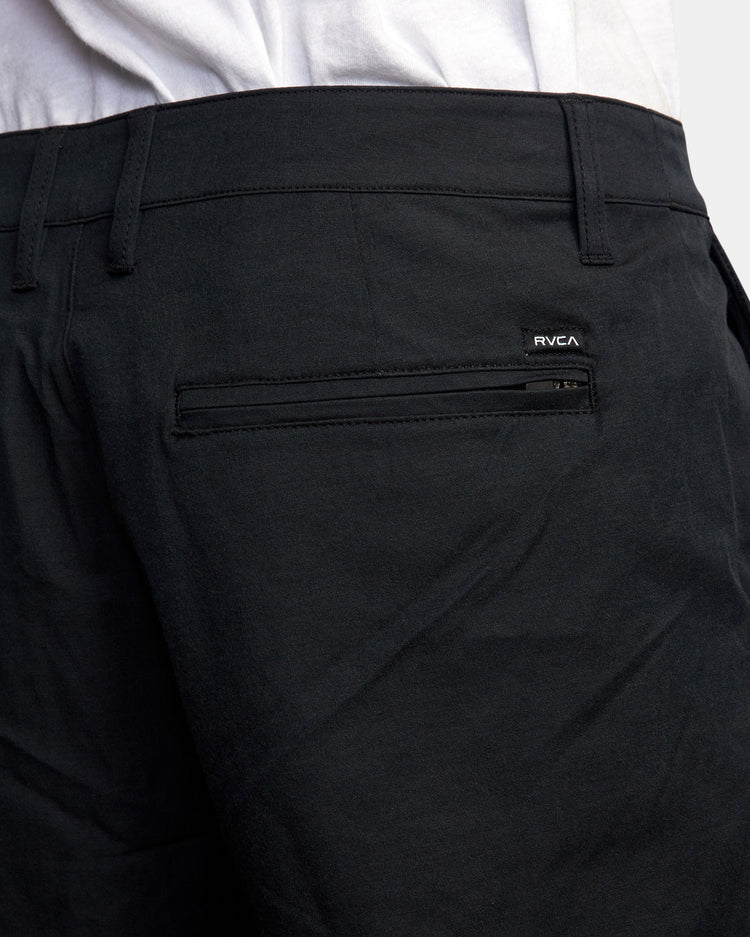 Back In Hybrid 19" Shorts - Black